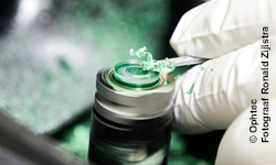 Productie van lenzen bij Ophtec