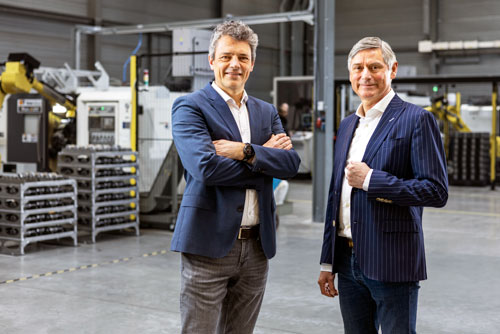 CEO Tjebbe Smit naast Henk Vostermans, zoon van de oprichter van het familiebedrijf