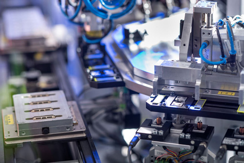 Productie van One Blade scheermesjes bij Philips in Drachten