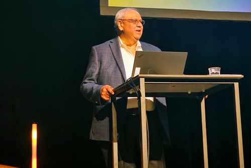 Professor Shankar Sastry benadrukte de nog grote kloof tussen simulaties en de echte (rommelige) wereld
